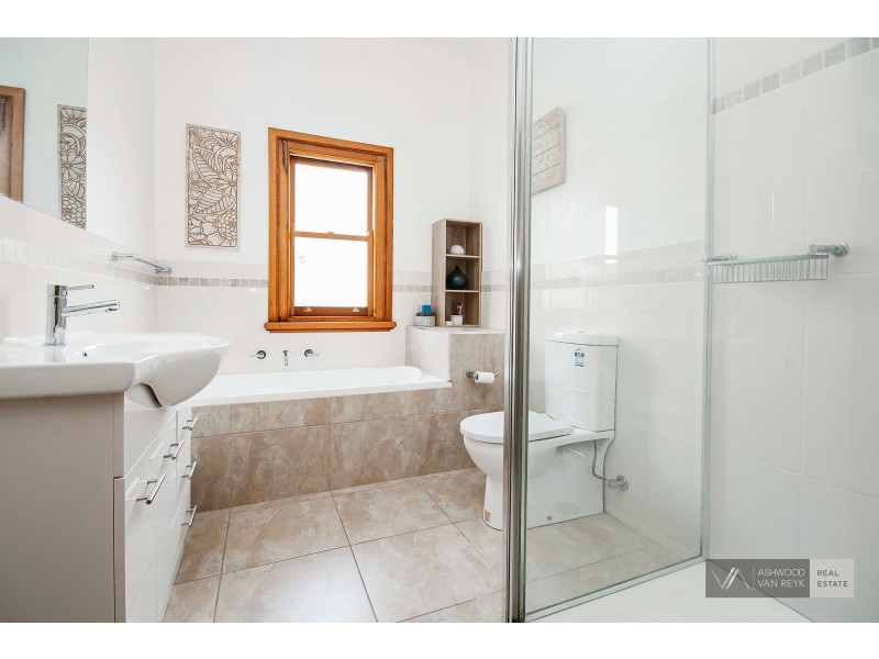 9 Grosvenor Ct, Bairnsdale VIC 3875