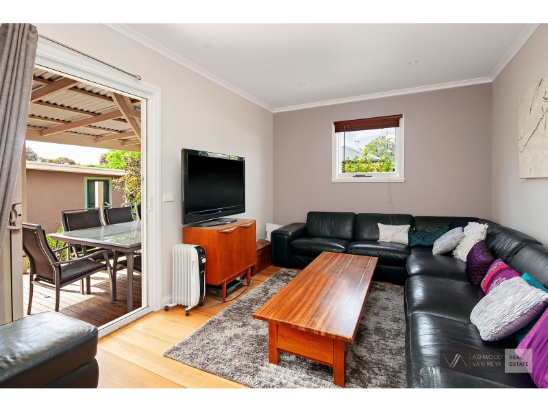 9 Grosvenor Ct, Bairnsdale VIC 3875