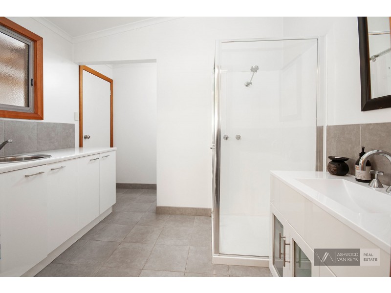 9 Grosvenor Ct, Bairnsdale VIC 3875