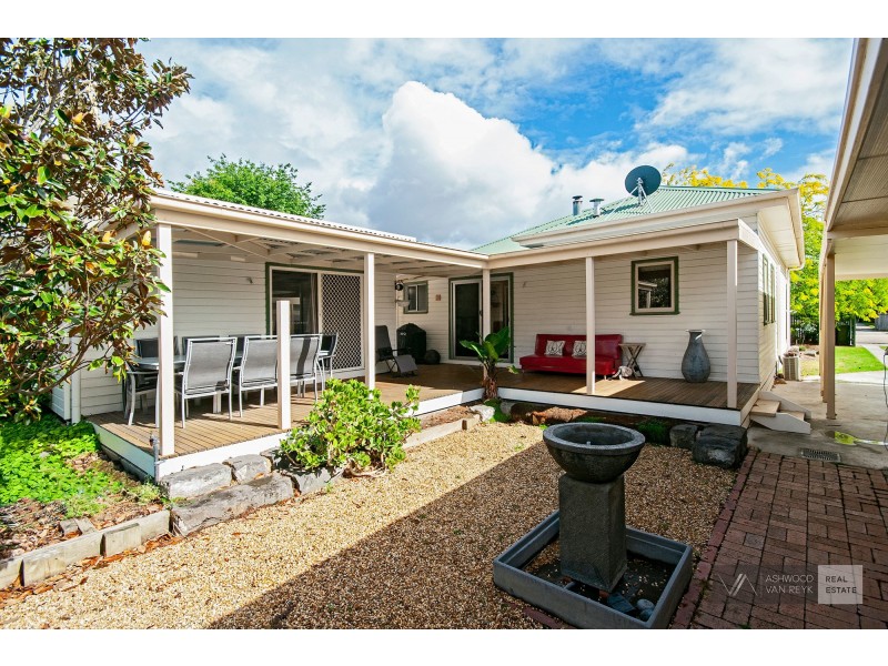 9 Grosvenor Ct, Bairnsdale VIC 3875