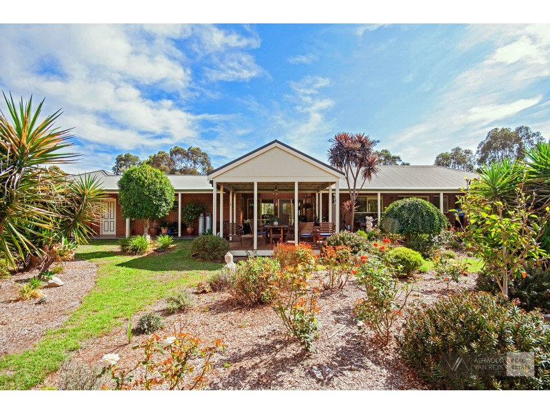 37 Boyd Ct, Eagle Point VIC 3878