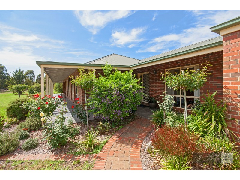 37 Boyd Ct, Eagle Point VIC 3878