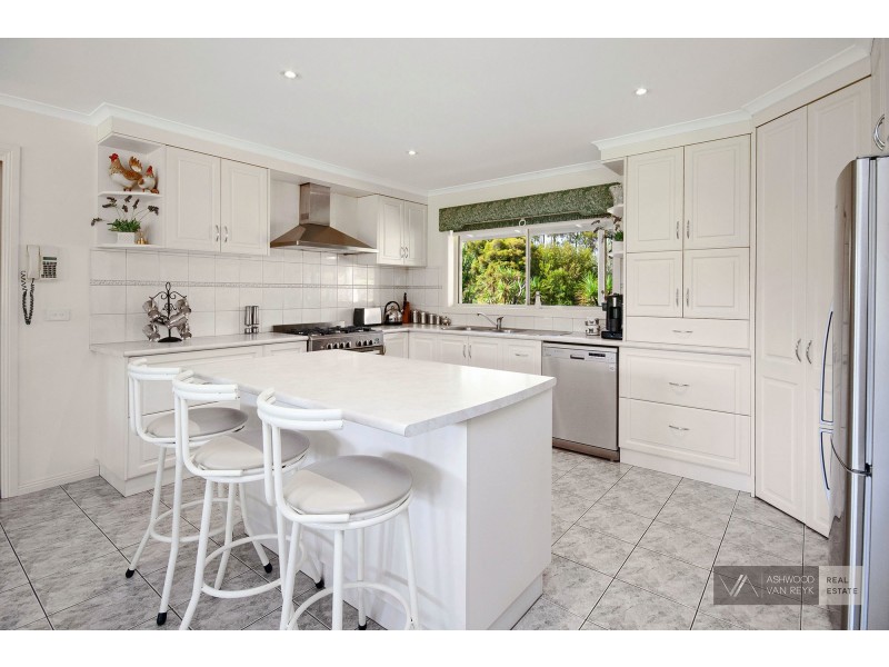 37 Boyd Ct, Eagle Point VIC 3878