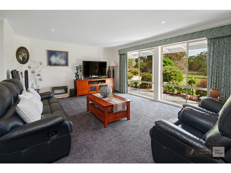 37 Boyd Ct, Eagle Point VIC 3878