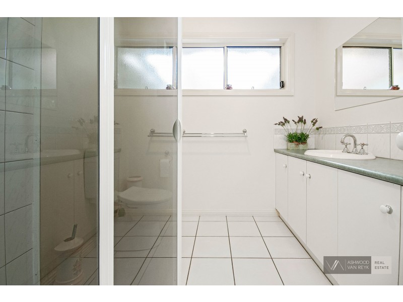 37 Boyd Ct, Eagle Point VIC 3878