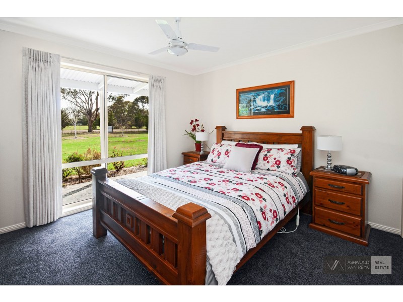 37 Boyd Ct, Eagle Point VIC 3878