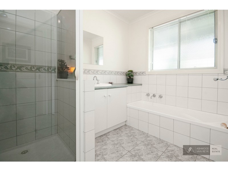 37 Boyd Ct, Eagle Point VIC 3878