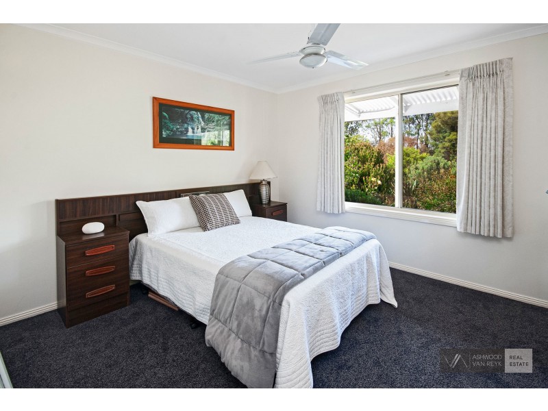 37 Boyd Ct, Eagle Point VIC 3878