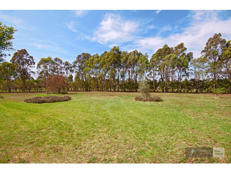 37 Boyd Ct, Eagle Point VIC 3878