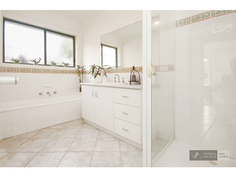 9 Birchwood Ct, Bairnsdale VIC 3875