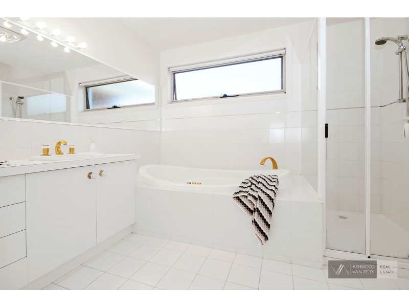 47 Harnham Dr, Bairnsdale VIC 3875