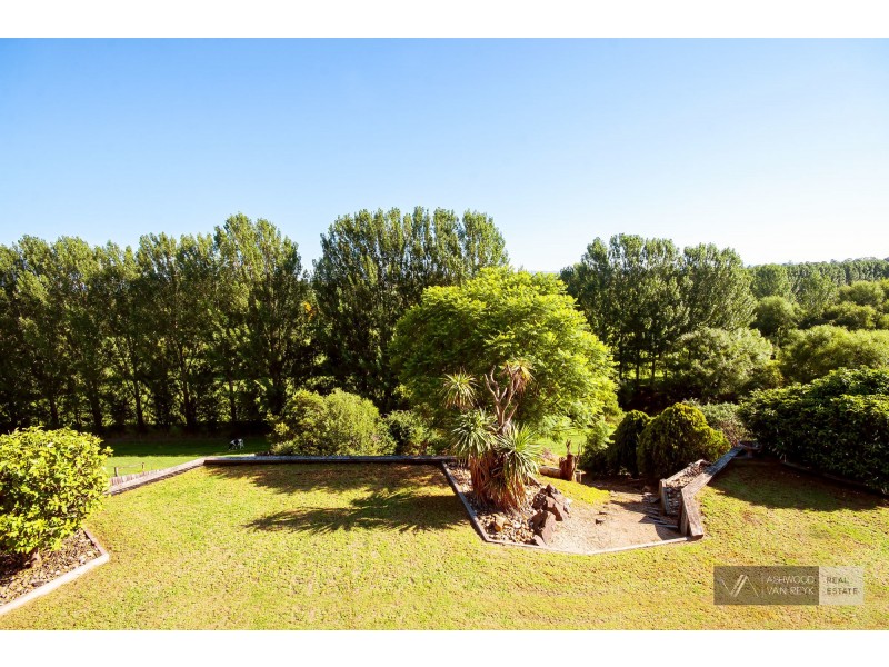 47 Harnham Dr, Bairnsdale VIC 3875