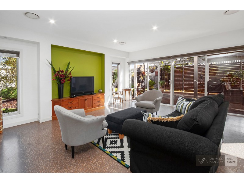 22 Kooralbyn Ct, Eastwood VIC 3875