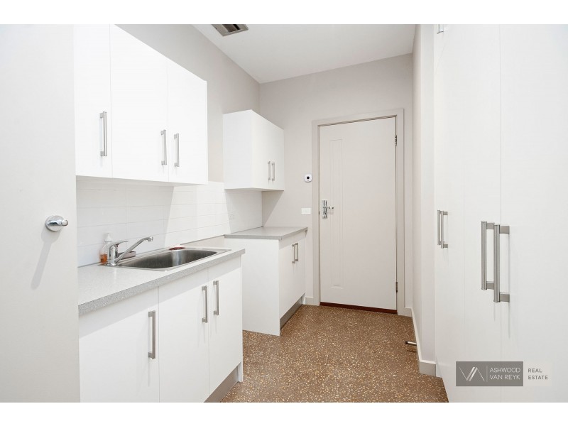 22 Kooralbyn Ct, Eastwood VIC 3875