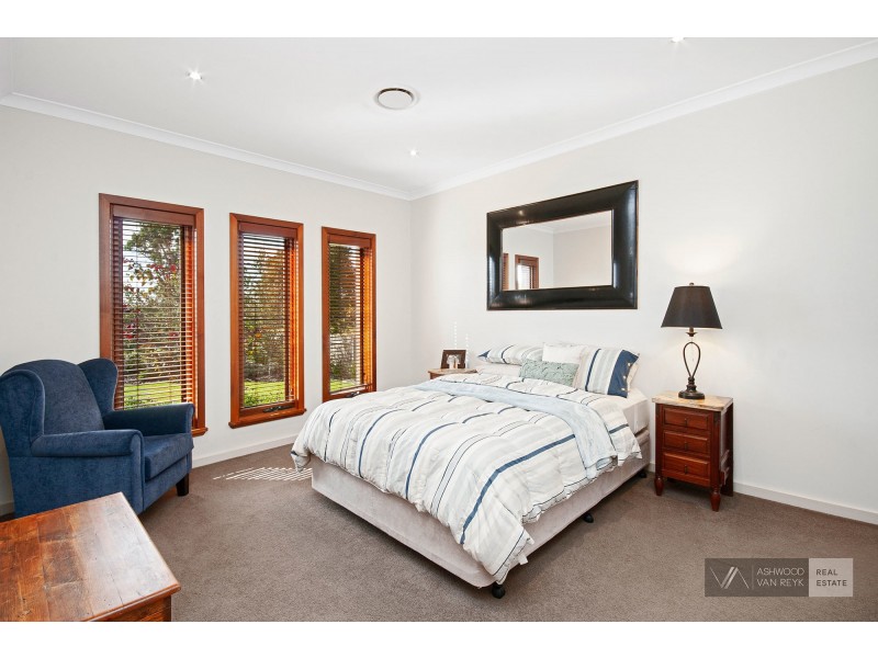 22 Kooralbyn Ct, Eastwood VIC 3875