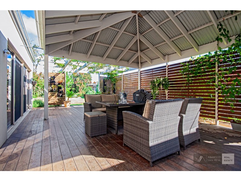 22 Kooralbyn Ct, Eastwood VIC 3875