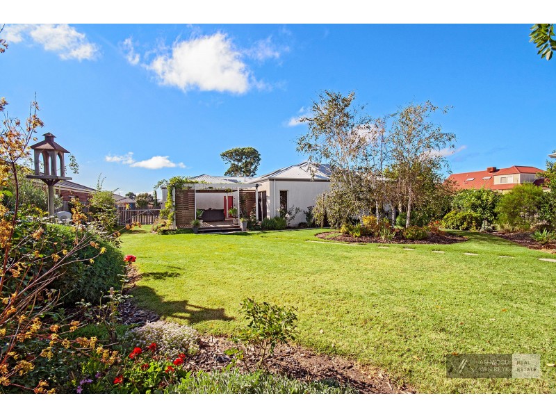 22 Kooralbyn Ct, Eastwood VIC 3875