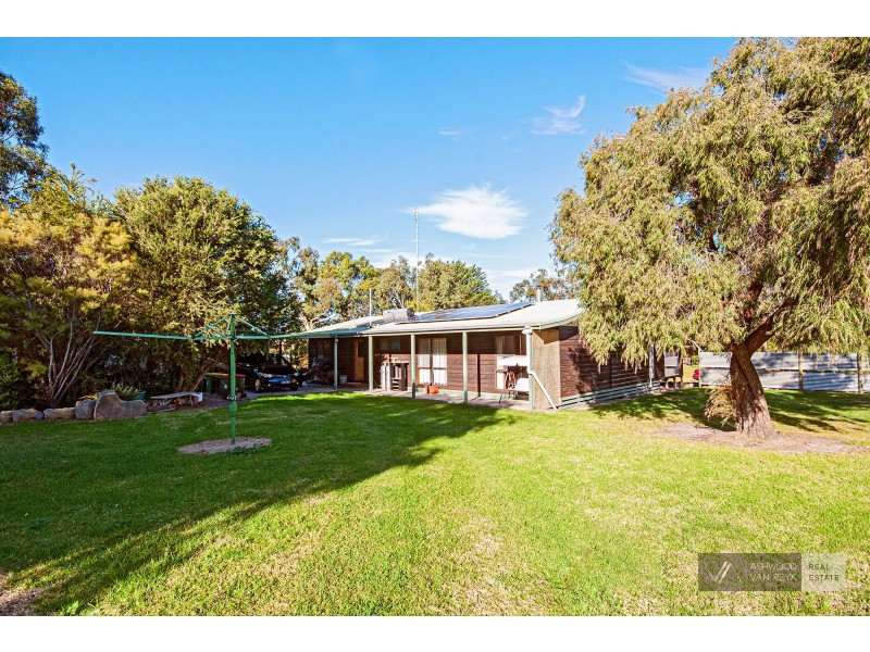 565 Lindenow-Glenaladale Rd, Lindenow South VIC 3875
