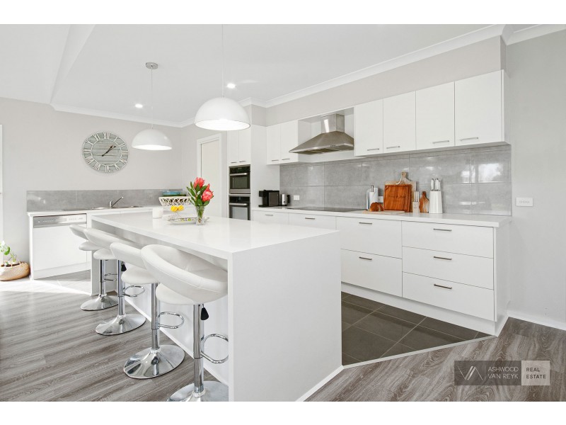 30 Kings Cove Bvd, Metung VIC 3904