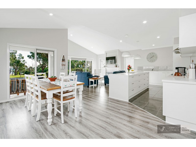 30 Kings Cove Bvd, Metung VIC 3904