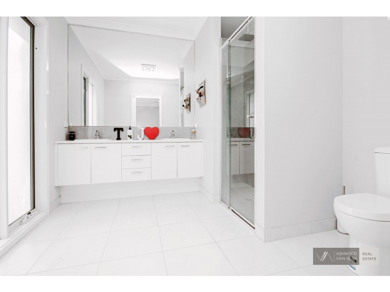 30 Kings Cove Bvd, Metung VIC 3904