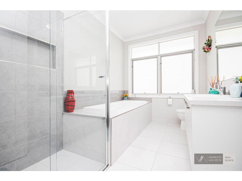 30 Kings Cove Bvd, Metung VIC 3904