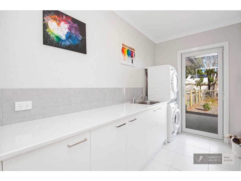 30 Kings Cove Bvd, Metung VIC 3904
