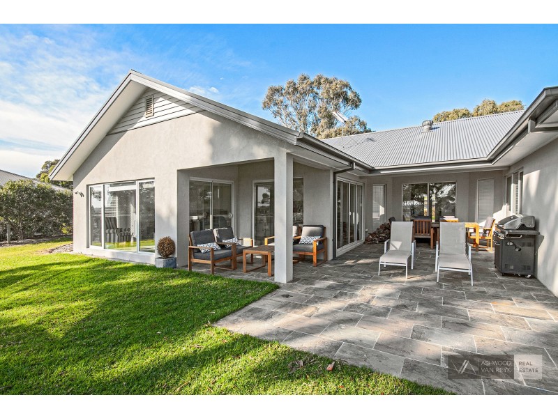 30 Kings Cove Bvd, Metung VIC 3904