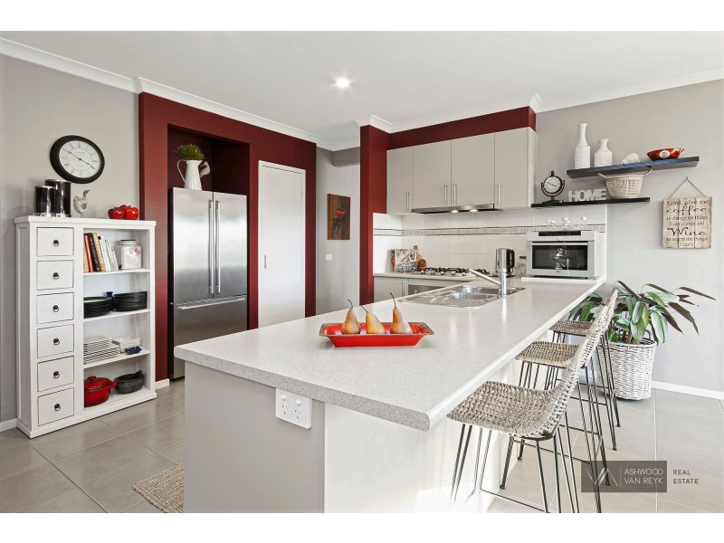 8 The Crescent, Eagle Point VIC 3878