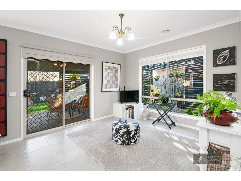 8 The Crescent, Eagle Point VIC 3878