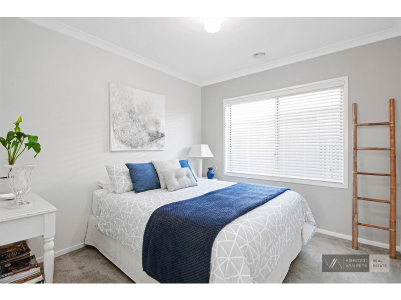 8 The Crescent, Eagle Point VIC 3878