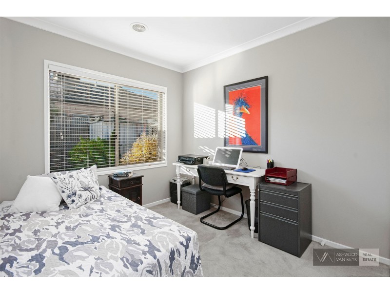 8 The Crescent, Eagle Point VIC 3878