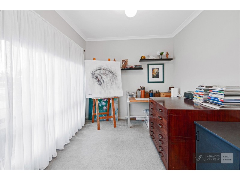 8 The Crescent, Eagle Point VIC 3878