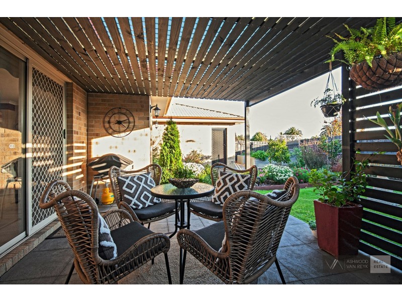 8 The Crescent, Eagle Point VIC 3878