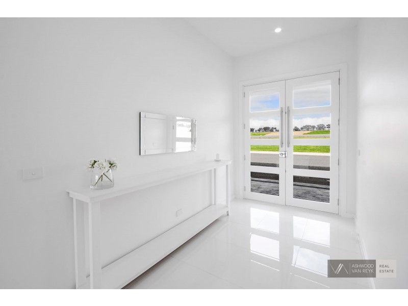 25 Wakefield Terrace, Wy Yung VIC 3875