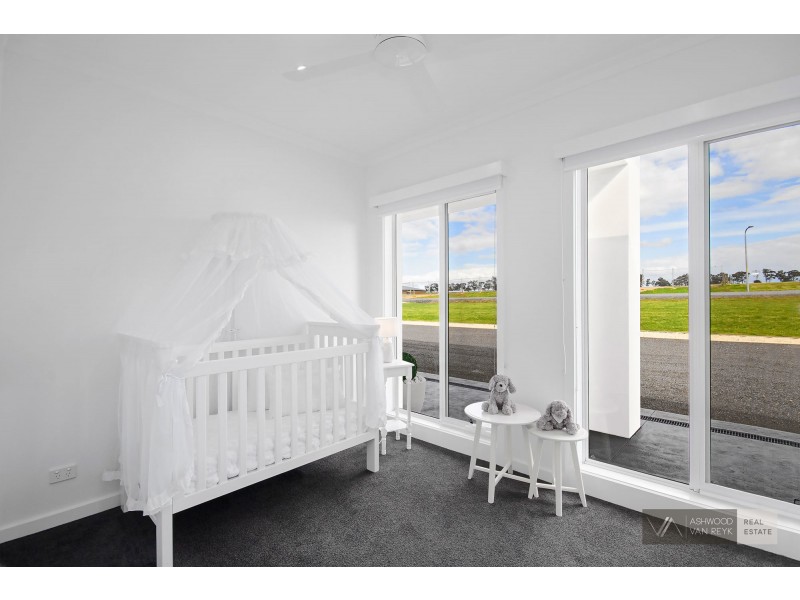 25 Wakefield Terrace, Wy Yung VIC 3875