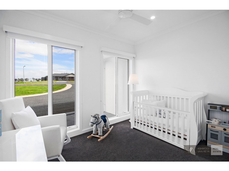 25 Wakefield Terrace, Wy Yung VIC 3875