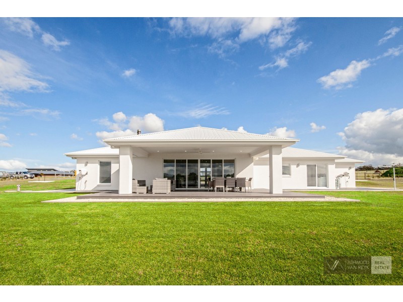 25 Wakefield Terrace, Wy Yung VIC 3875