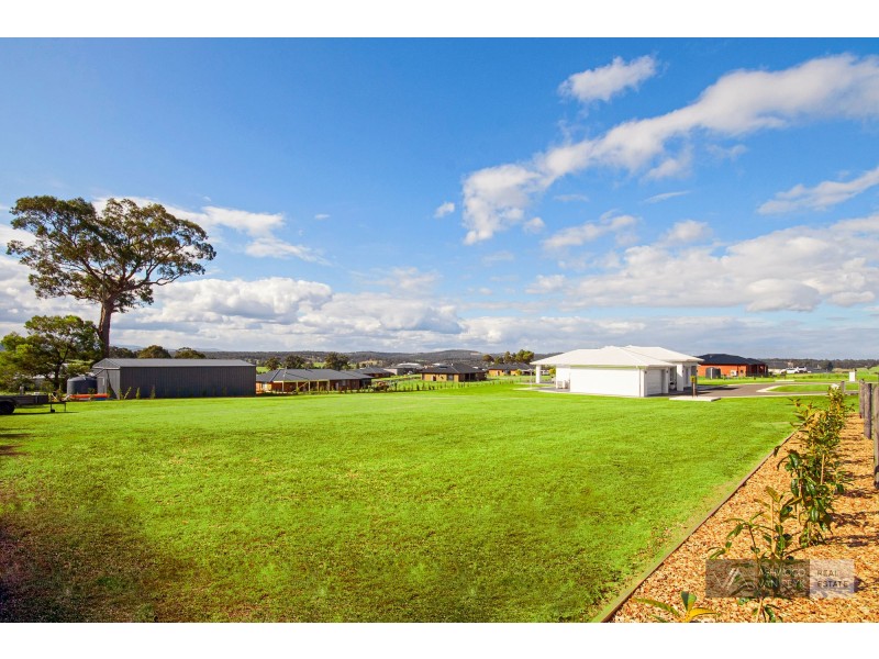 25 Wakefield Terrace, Wy Yung VIC 3875