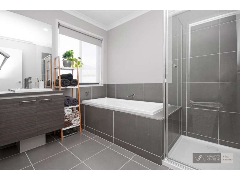 12 Cranes Tce, Eastwood VIC 3875