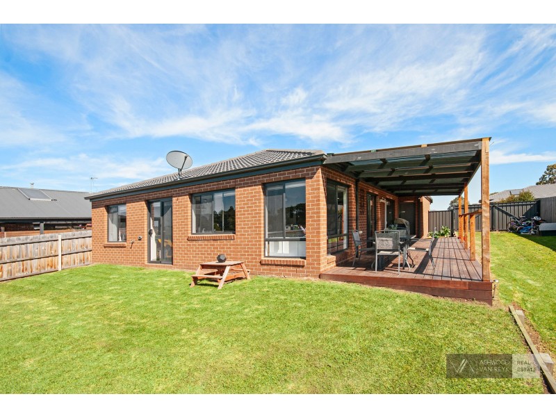 12 Cranes Tce, Eastwood VIC 3875