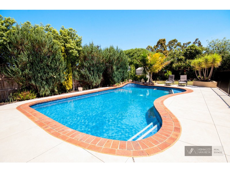 5 Woodward St, Wy Yung VIC 3875