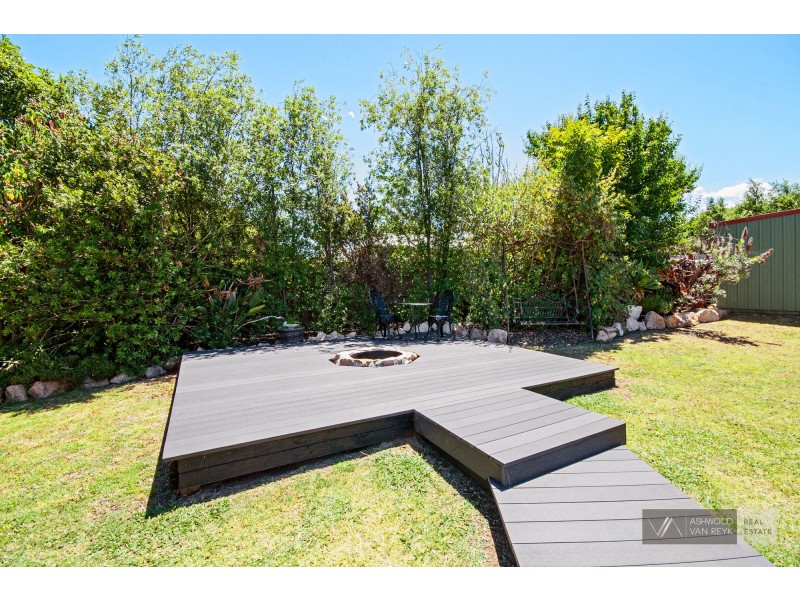 5 Woodward St, Wy Yung VIC 3875