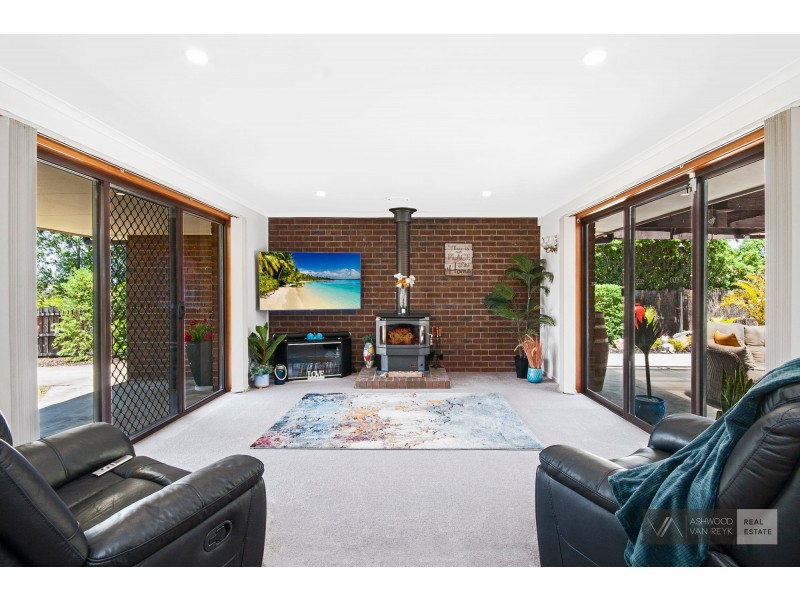 5 Woodward St, Wy Yung VIC 3875