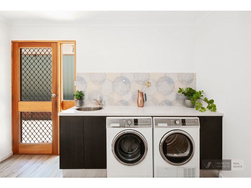 5 Woodward St, Wy Yung VIC 3875