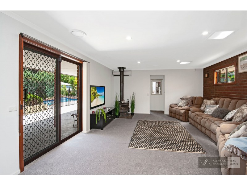 5 Woodward St, Wy Yung VIC 3875