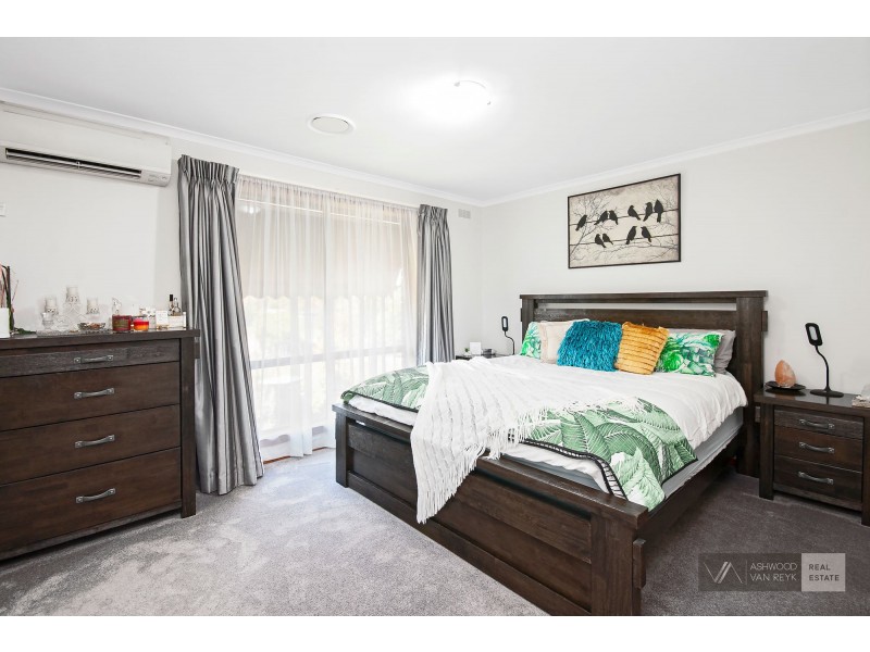 5 Woodward St, Wy Yung VIC 3875