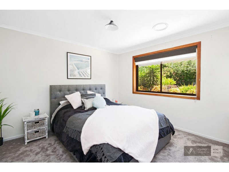 5 Woodward St, Wy Yung VIC 3875