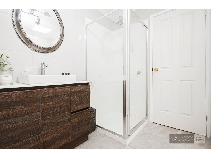 5 Woodward St, Wy Yung VIC 3875