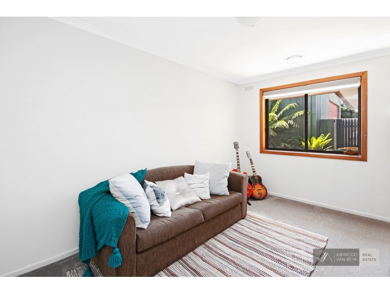 5 Woodward St, Wy Yung VIC 3875